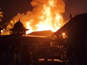 Dua Rumah di Batu Benawa Terbakar, Warga Panik Saat Api Mengamuk Subuh Hari