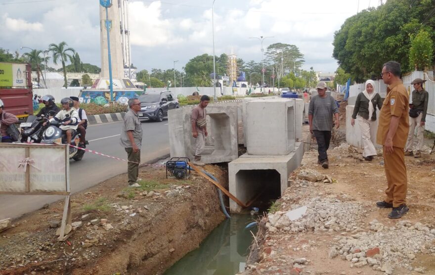 Proyek Rp5,5 Miliar Penataan Etalase Kota Martapura Molor, Kadis PUPRP Turun Tangan