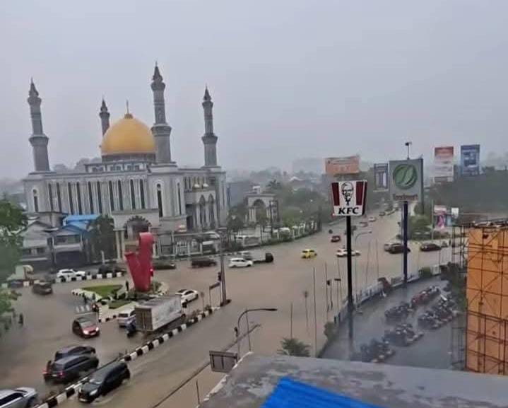 Air Meluap dari Segala Arah, Samarinda Dikepung Banjir di Tengah Hujan Deras