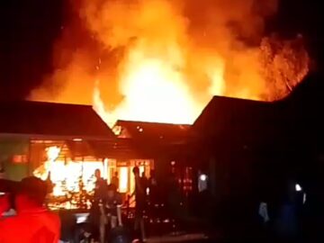 Api Mengamuk di Bati-Bati! Dua Rumah Warga Terbakar Dalam Hitungan Menit
