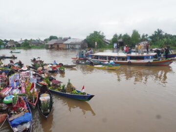 Ratusan Jukung Meriahkan Festival Pasar Terapung Lok Baintan 2025