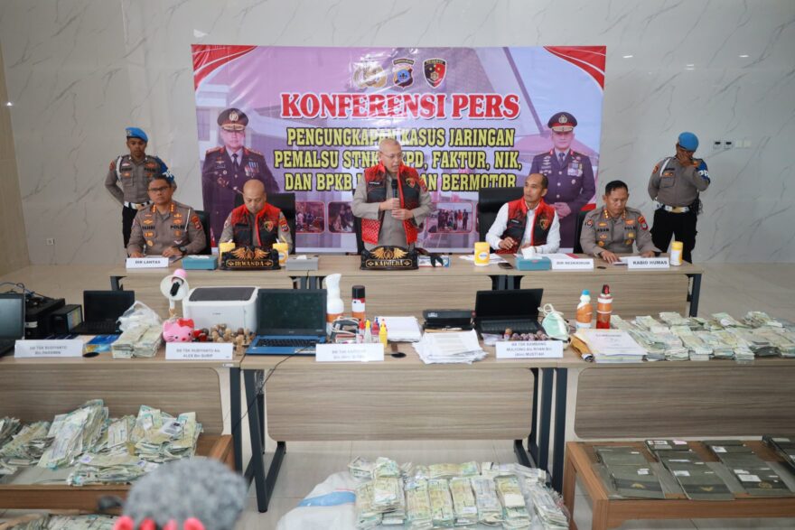 Polda Kalsel Bongkar Jaringan Pemalsu STNK dan BPKB, Enam Tersangka Diamankan
