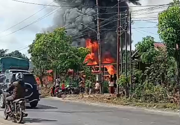 Api Mengamuk di Lianganggang, Warga Sempat Panik