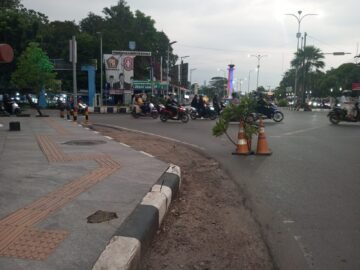 Bahaya di Titik Ramai, Lubang Bekas Gorong-gorong di Martapura Ancam Keselamatan