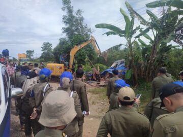 Satpol PP Banjar Tertibkan 23 Bangunan Liar di Gambut, Kedok Warung Terungkap Sediakan Karaoke dan Kamar