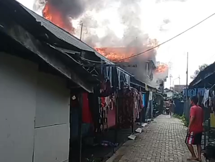 Si Jago Merah Ngamuk di Belitung, Armada BPK Berjibaku Jinakkan Api