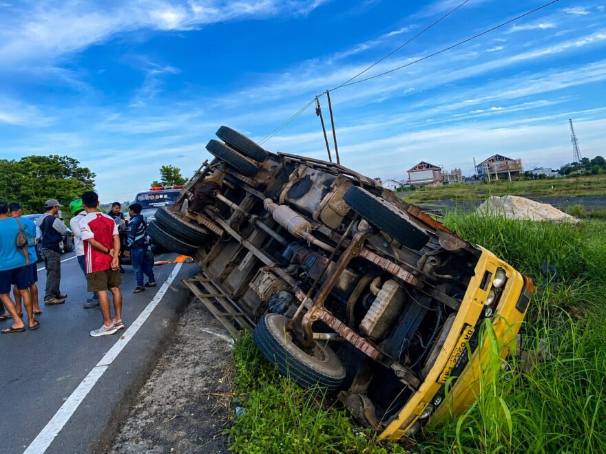 Detik-Detik Maut di Sungai Ulin, Sopir Banting Setir Dua Kali, Pejalan Kaki Jadi Korban