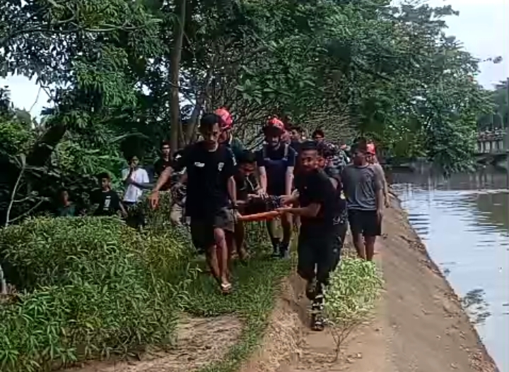 Korban Diduga Tenggelam di Irigasi Sungai Paring Berhasil Ditemukan, Nyawanya Tak Tertolong