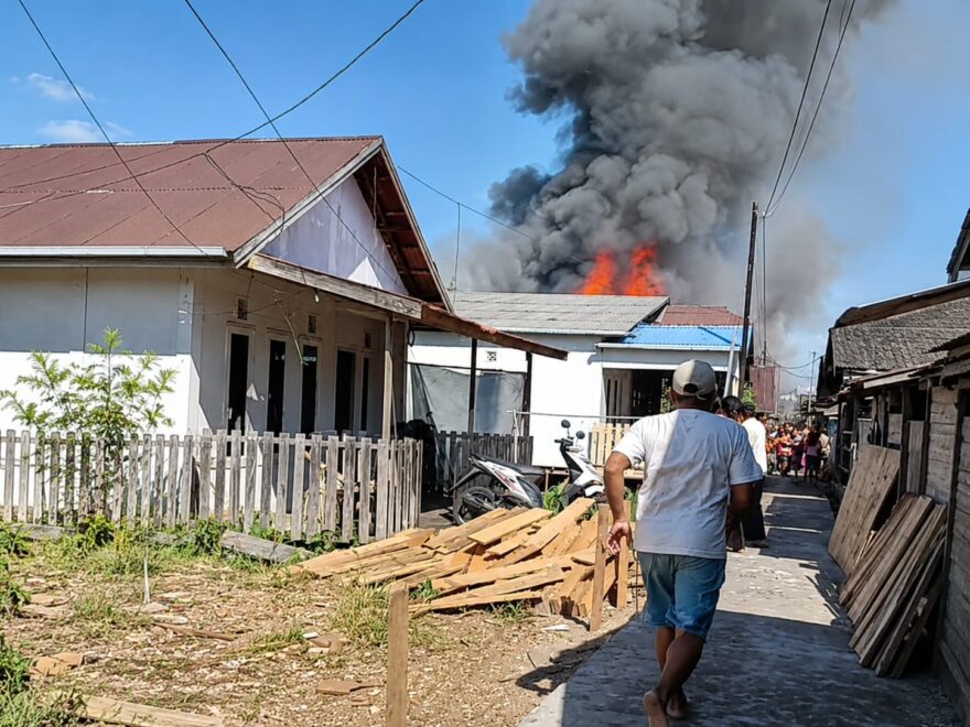 Kebakaran Hebat Gegerkan Alalak Tengah Banjarmasin, Warga Panik Berhamburan Saat Api Cepat Membesar