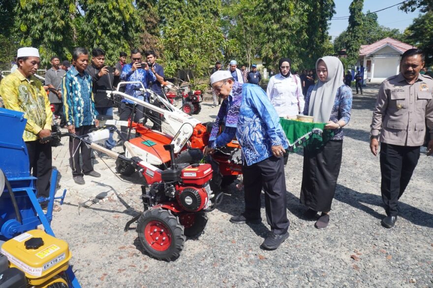 Modernisasi Pertanian Digenjot, Pemkab Banjar Salurkan 42 Alsintan ke 27 Desa