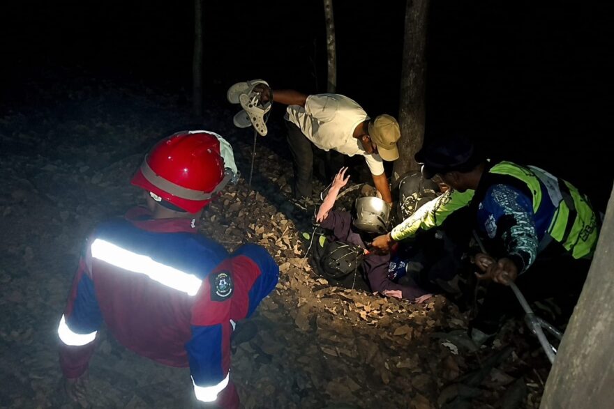 Tiga Pendaki Tersesat di Bukit Manjai, Evakuasi Berlangsung Dramatis di Medan Ekstrem