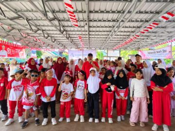 Meriah! Warga Lok Cantung Kompak Jalan Santai dan Senam Sehat Sambut HUT RI ke-81