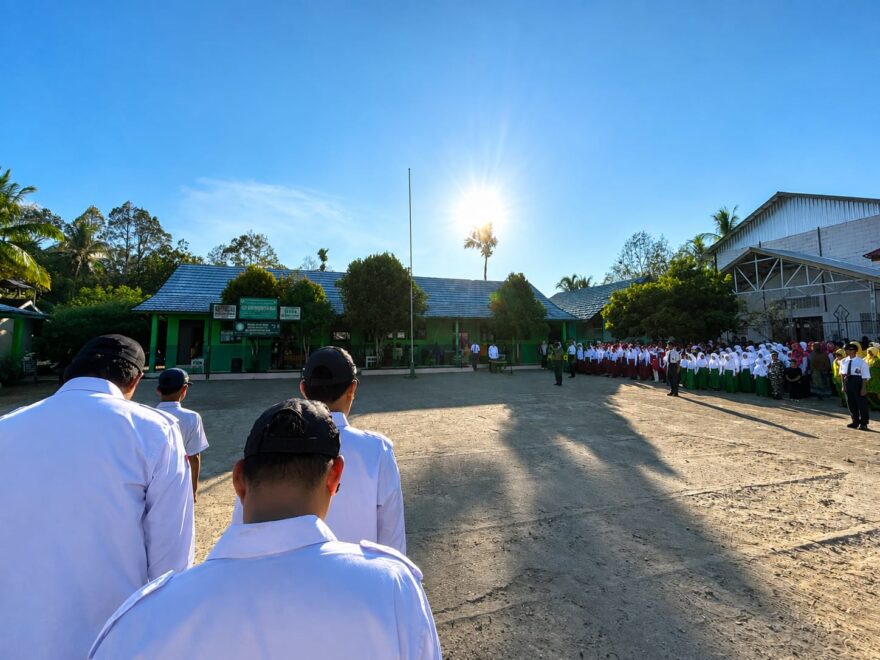 Semangat Kemerdekaan, Warga Bi’ih Bersama Pelajar Khidmat Ikuti Upacara HUT RI ke-81