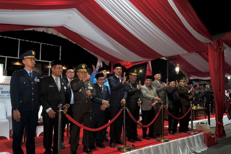 Taptu di Martapura: Obor Kemerdekaan Nyalakan Semangat Kebersamaan Warga Banjar