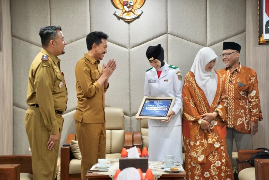 Bupati Banjar Hadiahkan Paket Umrah untuk Paskibraka Nasional Asal Kabupaten Banjar