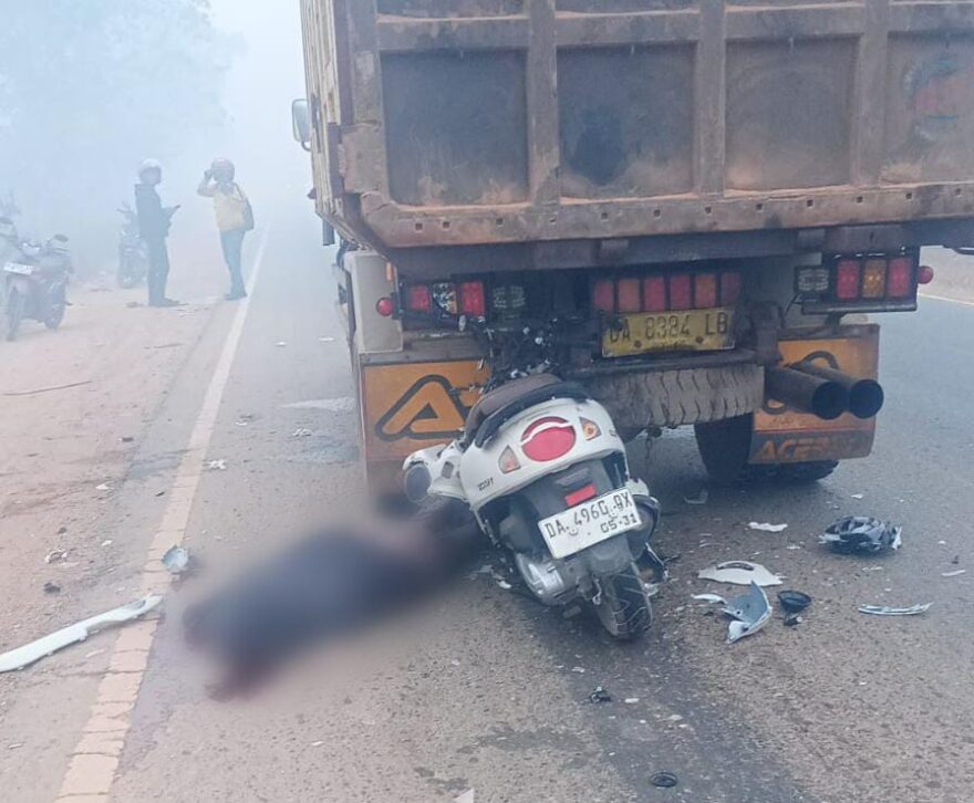 Tabrak Belakang Truk di Tengah Kabut Asap, Pengendara Motor Tewas di Lokasi
