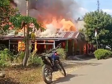 Kebakaran Hebat di Desa Baru Mataraman, Lima Rumah Dilaporkan Terbakar