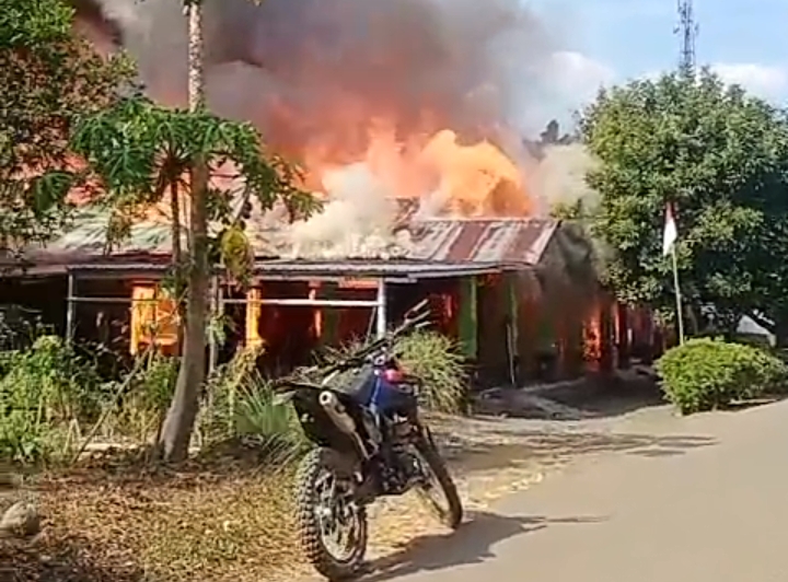 Kebakaran Hebat di Desa Baru Mataraman, Lima Rumah Dilaporkan Terbakar