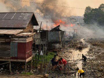 Lima Rumah Ludes Dilalap Api, Petugas Damkar HSU Berjibaku di Tengah Krisis Air