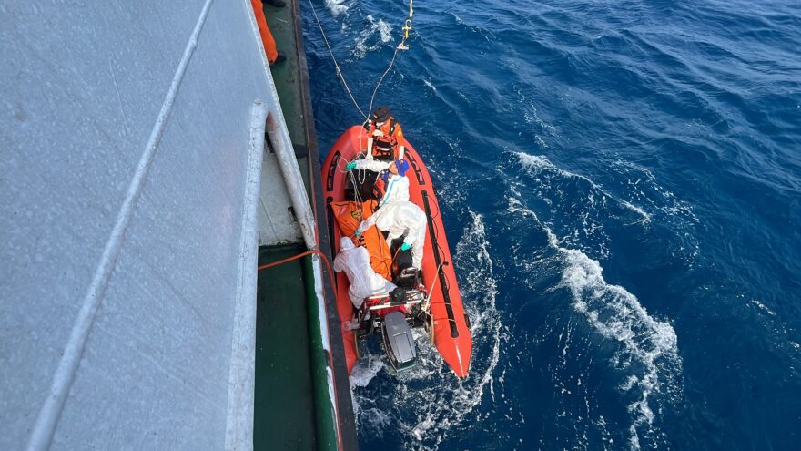 Dua Korban Kembali Ditemukan di Dalam KM Virgo Transport 8, Tim BSG Evakuasi dari Laut Jawa