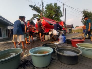 Kemarau Panjang, BPK Antpar Rela Antar Air Bersih Gratis untuk Warga Pematang Baru