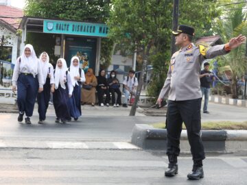 Kapolres Banjar Turun Langsung Atur Lalu Lintas di Depan SMPN 3 Martapura