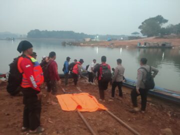 Kotak Ikan dan Senter Mengapung, Pencarian Warga Bunglai Berakhir Duka