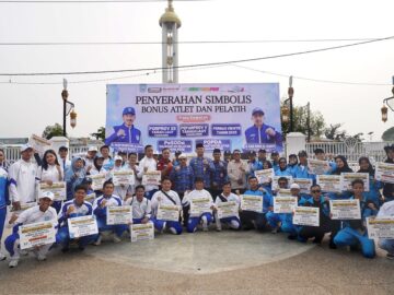 Raih Medali di Lima Ajang Olahraga, Atlet dan Pelatih Banjar Terima Bonus